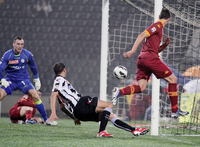In gol al Friuli contro l&#39;Udinese, il 9 marzo 2013, anticipo della 28a giornata della serie A. (Ansa)